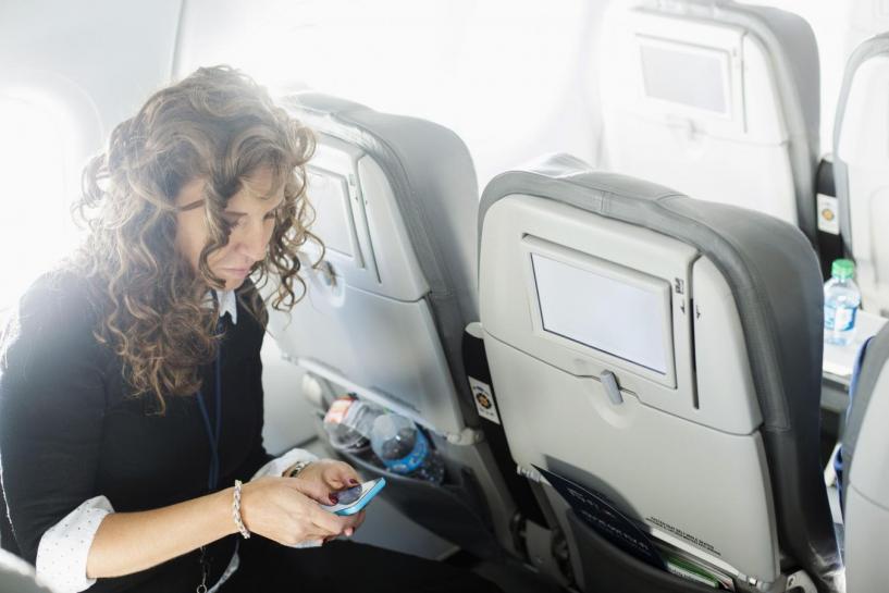 हवाई यात्रा के दौरान कर सकेंगे मोबाइल और इंटरनेट का प्रयोग,TRAI ने की सिफारिश