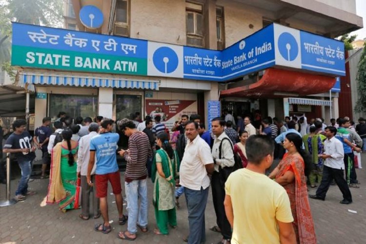 पुलवामा अटैक: स्टेट बैंक ऑफ इंडिया ने माफ किया 23 जवानों का लोन