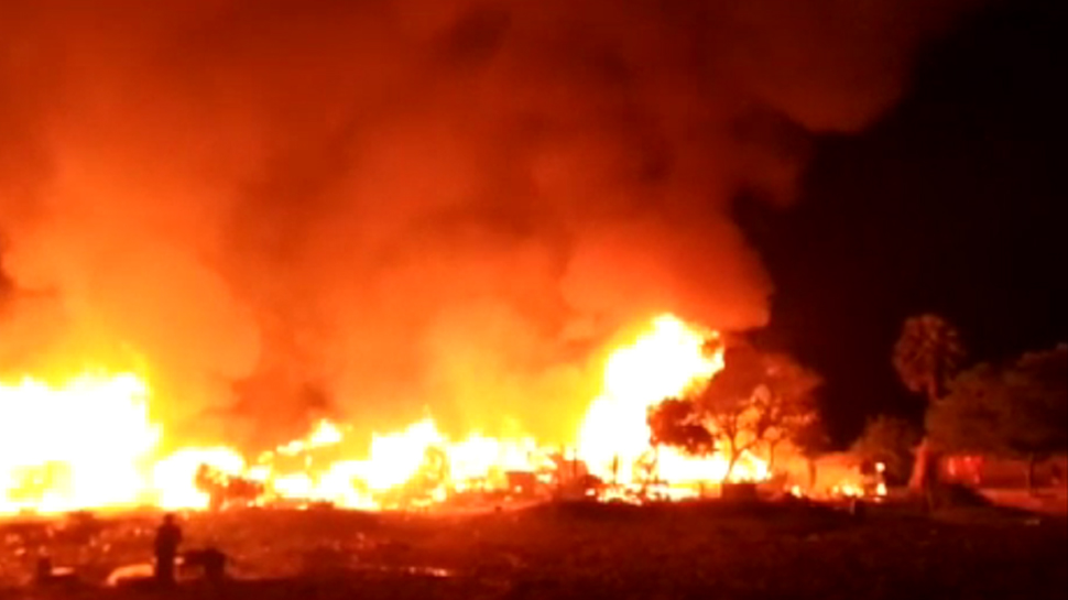 बिहार : महादिलत बस्ती के 50 घर जलकर खाक, 12 घंटे के बाद भी नहीं पहुंचा प्रशासन
