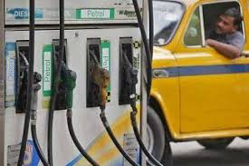 पेट्रोल की कीमतों में गिरावट जारी, 71 रुपये से नीचे पहुंचा भाव