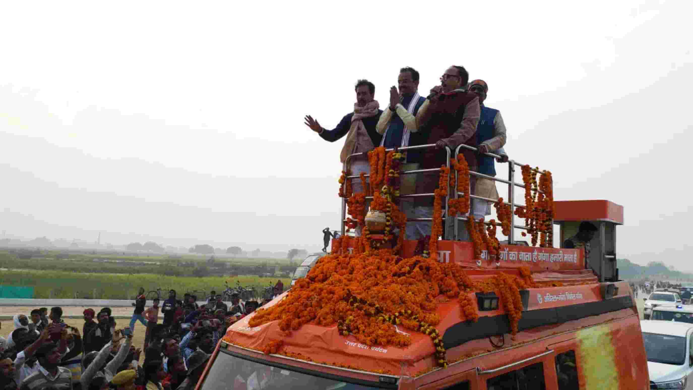 गंगा यात्रा ने किया वाराणसी जिले में प्रवेश, डिप्टी सीएम केशव मौर्या कर रहे हैं नेतृत्व