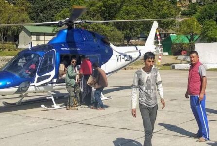उच्च हिमालयी गांवों में फंसे लोगों को मिली राहत, राशन पहुंचाने के लिए प्रशासन ने भेजा हेलीकॉप्टर