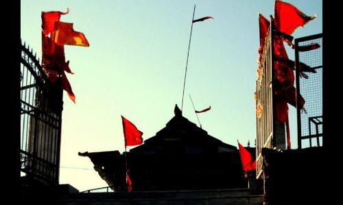भारत का एक ऐसा मंदिर जहां साथ नहीं जा सकते हैं पति- पत्नी, वरना भुगतना पड़ता है भारी दंड ! भारत का एक ऐसा मंदिर जहां साथ नहीं जा सकते हैं पति- पत्नी, वरना भुगतना पड़ता है भारी दंड !