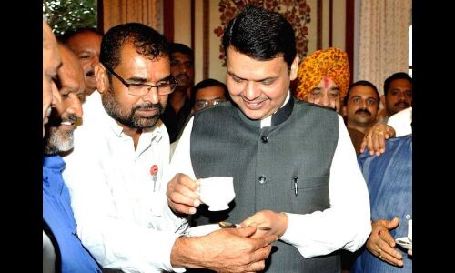 महाराष्ट्र में चाय घोटाला! रोज 18500 कप चाय पीते रहे CM के मेहमान, 3 करोड़ का बिल
