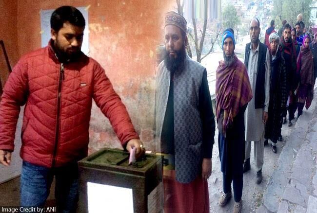 जम्मू-कश्मीर में पंचायत चुनाव के सातवें चरण के लिए मतदान जारी