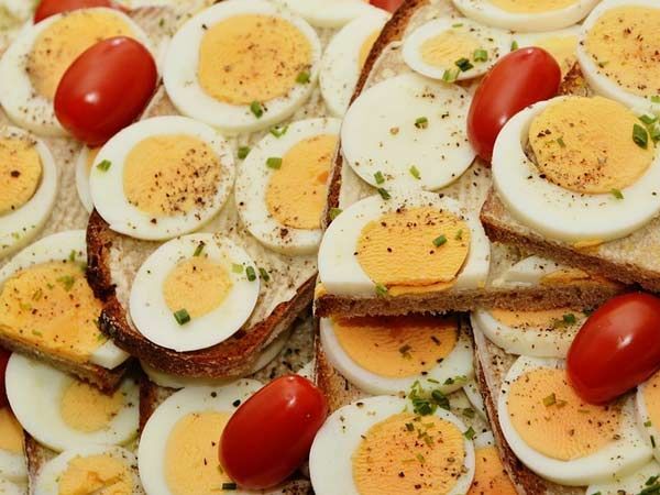 अंडे खाते हैं तो हो जाएं सावधान, इससे होता है कैंसर
