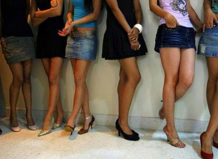 चीन की यूनिवर्सिटी ने छात्राओं से मांगी माफी, मिनी स्कर्ट, हाफ पैंट से प्रतिबन्ध हटाया