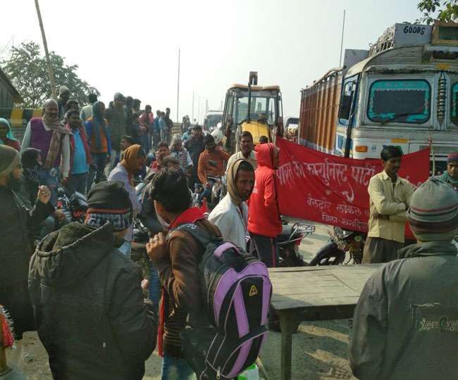 हड़ताल का दूसरा दिन: खगडि़या में सड़क जाम, जहानाबाद में ट्रेन-ट्रैफिक बाधित