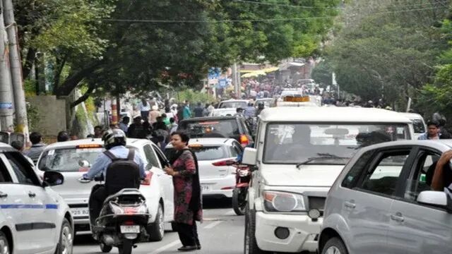 सोमवार की सुबह नैनीताल में रोके गए वाहन, वीरभट्टी नंबन वन पर लगा जाम