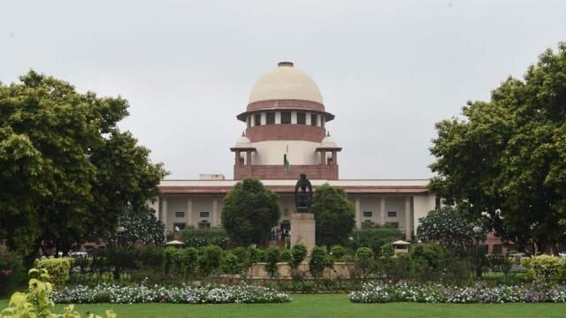 SC का बड़ा फैसला, व्‍यभिचार अब अपराध नहीं, धारा 497 खारिज, CJI बोले- पत्‍नी का मालिक नहीं है पति