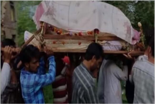 मानवता की मिसाल : मुस्लिमों ने किया हिन्दू महिला का अंतिम संस्कार, अब उठाएंगे बच्चों का खर्च मानवता की मिसाल : मुस्लिमों ने किया हिन्दू महिला का अंतिम संस्कार, अब उठाएंगे बच्चों का खर्च