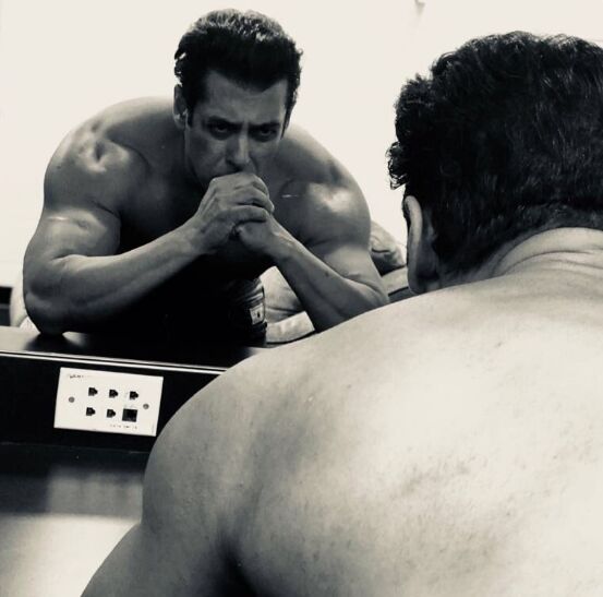तो इस बड़ी वजह से सलमान खान को लगा बड़ा झटका, कम हुई फैन... तो इस बड़ी वजह से सलमान खान को लगा बड़ा झटका, कम हुई फैन...