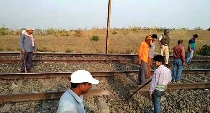 मुजफ्फरपुर-हाजीपुर रेलवे ट्रैक पर माओवादियों ने किया विस्फोट, तीन घंटे बाधित रहा रेल यातायात
