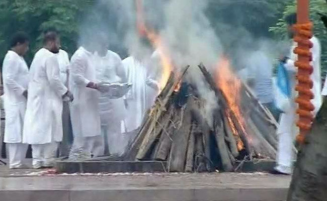 कल हरिद्वार में अटल जी की अस्थियां की जाएंगी विसर्जित, BJP का शीर्ष नेतृत्व भी रहेगा मौजूद कल हरिद्वार में अटल जी की अस्थियां की जाएंगी विसर्जित, BJP का शीर्ष नेतृत्व भी रहेगा मौजूद