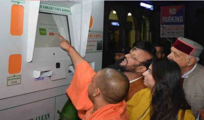 हिंदुस्तान में पहली बार – ATM में डालो कचरा और कमाओ पैसा , मोदी सरकार भी हैरान
