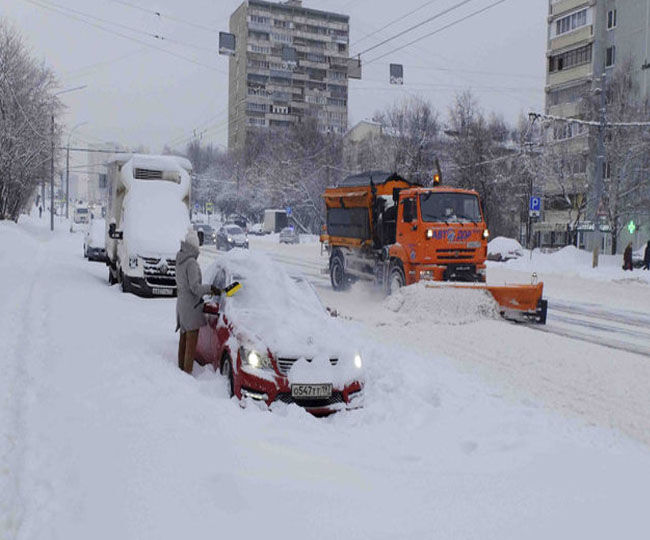 मॉस्को में बर्फबारी और ठंड ने तोड़ा रिकॉर्ड, हुई मौत, आपात की घोषणा