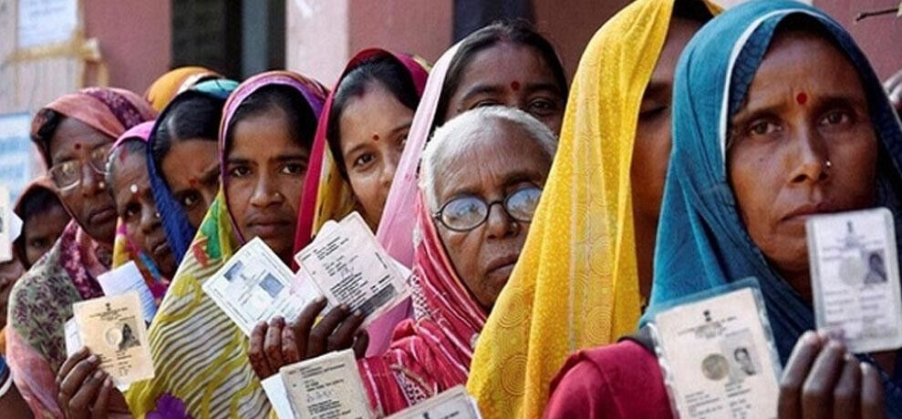 गुजरात चुनाव: 6 मतदान केन्द्रों पर दोबारा होगी वोटिंग, 10 जगह होगी VVPAT से मतगणना