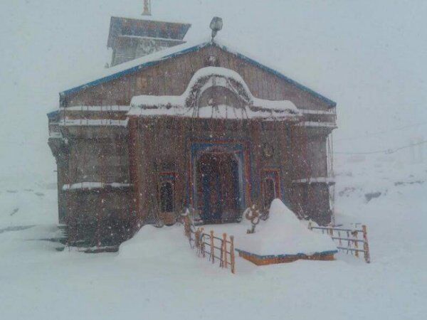 खराब मौसम ने रोकी केदारनाथ यात्रा, भारी बर्फबारी से धाम में फंसे उत्तराखंड के पूर्व CM हरीश रावत