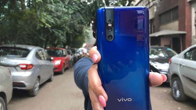 V15 Pro, Nex जैसे स्मार्टफोन्स पर मिल रहा है Rs 15,800 तक का डिस्काउंट