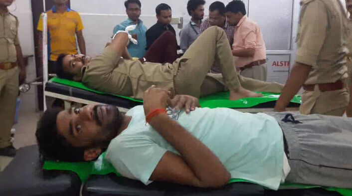 अलीगढ़ में देर रात हुई मुठभेड़ में तीन बदमाश ढेर, दो पुलिसकर्मी भी घायल