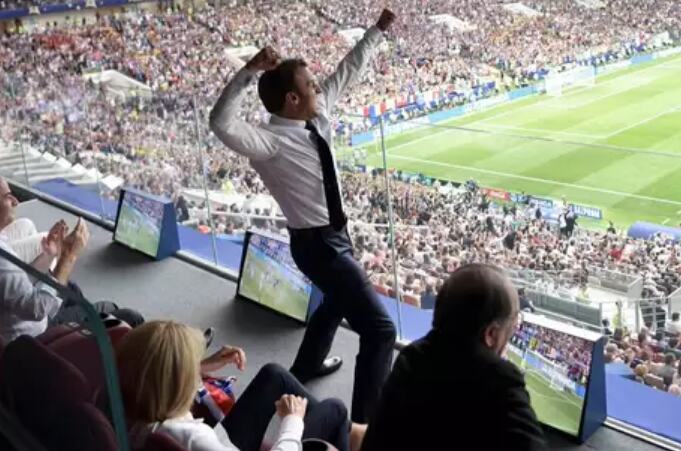 FIFA में चैंपियन बनते ही फ्रांस के राष्ट्रपति स्टेडियम में ही लगे नाचने ओ मनाया जश्न