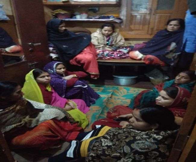 गोरखपुर में सूदखोरों से तंग परिवार ने की खुदकुशी, पांच की मौत