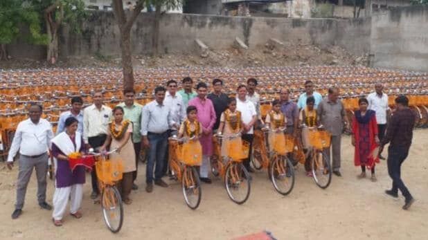 राजस्थान के स्कूलों में काली रंग की साइकिलें बंटेंगी: कांग्रेस सरकार