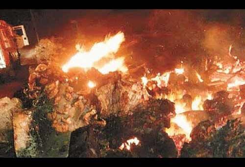 लाखों का सामान जलकर खाक:  बेंगलुरू अट्टूर लेआउट