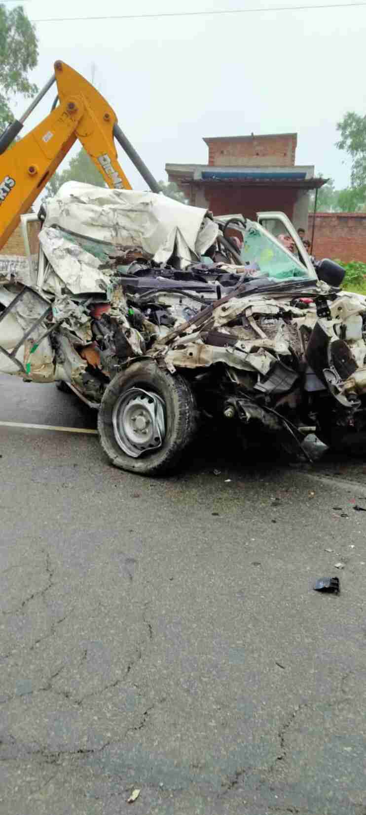 दर्दनाक: ट्रक से टकराई स्कार्पियो, 9 की मौत