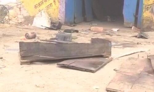 तिरंगा यात्रा में मौत, साजिश की आशंका, कासगंज हिंसा की 14 PHOTOS तिरंगा यात्रा में मौत, साजिश की आशंका, कासगंज हिंसा की 14 PHOTOS