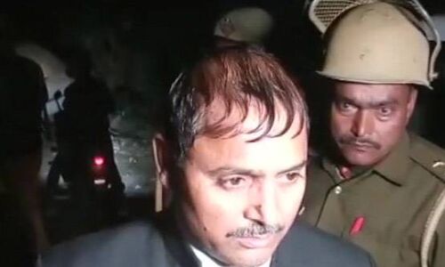 तिरंगा यात्रा में मौत, साजिश की आशंका, कासगंज हिंसा की 14 PHOTOS तिरंगा यात्रा में मौत, साजिश की आशंका, कासगंज हिंसा की 14 PHOTOS