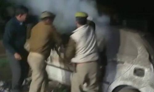 तिरंगा यात्रा में मौत, साजिश की आशंका, कासगंज हिंसा की 14 PHOTOS तिरंगा यात्रा में मौत, साजिश की आशंका, कासगंज हिंसा की 14 PHOTOS
