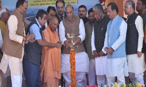 डिप्टी सीएम केशव प्रसाद मौर्य ने इस अवसर पर कहा कि नितिन गडकरी पूरे देश में विकास गंगा बहा रहे हैं डिप्टी सीएम केशव प्रसाद मौर्य ने इस अवसर पर कहा कि नितिन गडकरी पूरे देश में विकास गंगा बहा रहे हैं