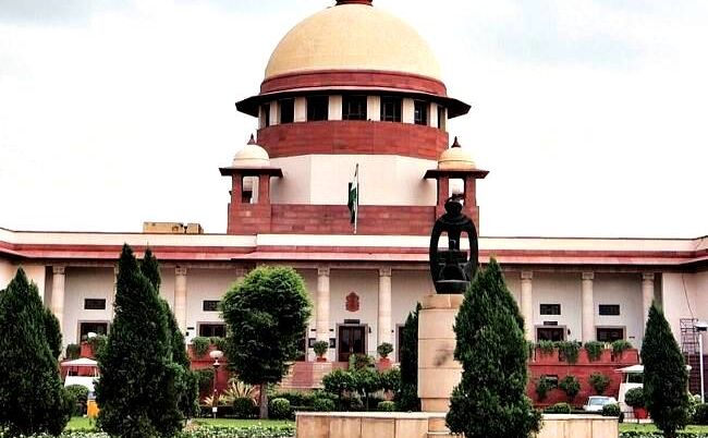 गाड़ी में प्रतिबंधित गोला-बारूद होने से ही मालिक दोषी नहीं, सुप्रीम कोर्ट ने किया बरी गाड़ी में प्रतिबंधित गोला-बारूद होने से ही मालिक दोषी नहीं, सुप्रीम कोर्ट ने किया बरी