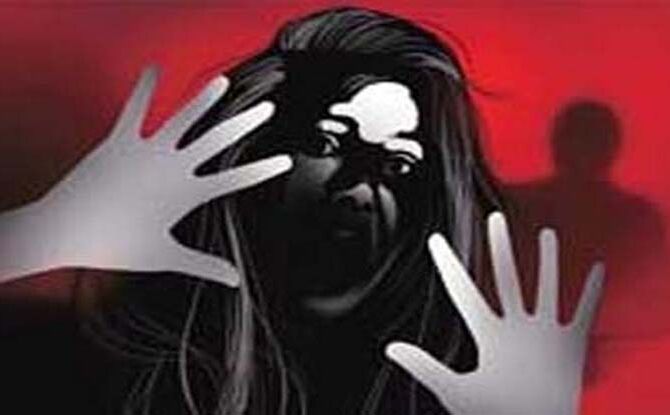 मप्र में छह वर्षीय बच्ची से सामूहिक दुष्कर्म, तीन स्कूली छात्र हिरासत में मप्र में छह वर्षीय बच्ची से सामूहिक दुष्कर्म, तीन स्कूली छात्र हिरासत में
