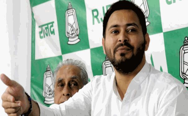 मीसा भारती के बयान पर तेजस्वी ने साधी चुप्पी, डैमेज कंट्रोल में जुटे राजद नेता मीसा भारती के बयान पर तेजस्वी ने साधी चुप्पी, डैमेज कंट्रोल में जुटे राजद नेता