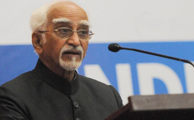 पूर्व उप राष्ट्रपति अंसारी ने सरकार पर साधा निशाना, गुजरात दंगों पर कह दी यह बात पूर्व उप राष्ट्रपति अंसारी ने सरकार पर साधा निशाना, गुजरात दंगों पर कह दी यह बात