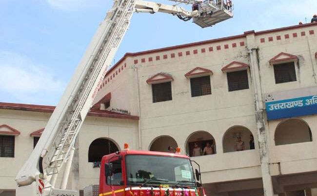 ऊंची बिल्डिंग की आग बुझाने में भी सक्षम हुई फायर ब्रिगेड ऊंची बिल्डिंग की आग बुझाने में भी सक्षम हुई फायर ब्रिगेड