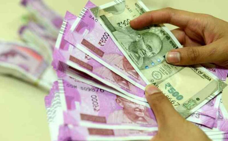 7वां वेतन आयोग : केंद्रीय कर्मचारियों की सैलरी 5000 रुपए तक बढ़ी, जानिए हाथ में कितना आएगा 7वां वेतन आयोग : केंद्रीय कर्मचारियों की सैलरी 5000 रुपए तक बढ़ी, जानिए हाथ में कितना आएगा