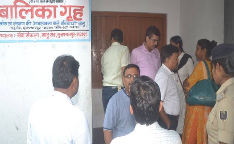बिहार: बालिका गृह में महिला ने कांच का टुकड़ा खाकर की खुदकुशी की कोशिश बिहार: बालिका गृह में महिला ने कांच का टुकड़ा खाकर की खुदकुशी की कोशिश