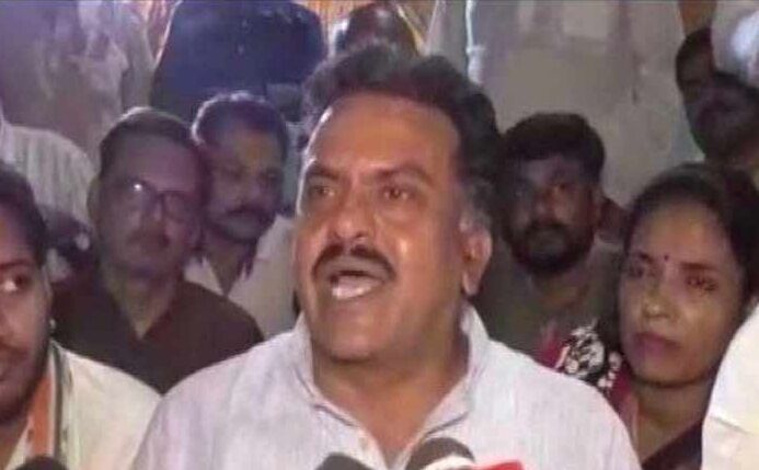 पूर्व अध्यक्ष संजय निरुपम के विवादित बोल, कहा- पीएम मोदी आधुनिक औरंगजेब पूर्व अध्यक्ष संजय निरुपम के विवादित बोल, कहा- पीएम मोदी आधुनिक औरंगजेब
