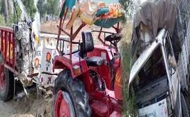 भीषण सड़क हादसा छह की मौत, 30 से अधिक घायल: यूपी भीषण सड़क हादसा छह की मौत, 30 से अधिक घायल: यूपी