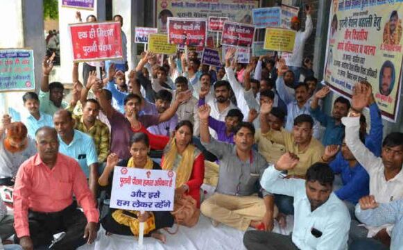 पुरानी पेंशन के लिए हड़ताल पर जाने वालों के खिलाफ सरकार सख्त, कहा- काम नहीं, तो वेतन नहीं पुरानी पेंशन के लिए हड़ताल पर जाने वालों के खिलाफ सरकार सख्त, कहा- काम नहीं, तो वेतन नहीं