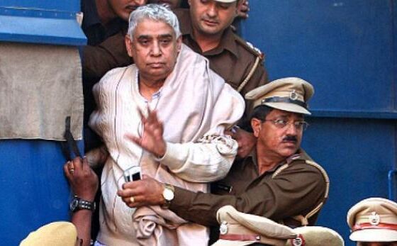सजा सुनते ही फूट-फूट कर रोया रामपाल, जज से बोला- कुछ रहम करो सजा सुनते ही फूट-फूट कर रोया रामपाल, जज से बोला- कुछ रहम करो