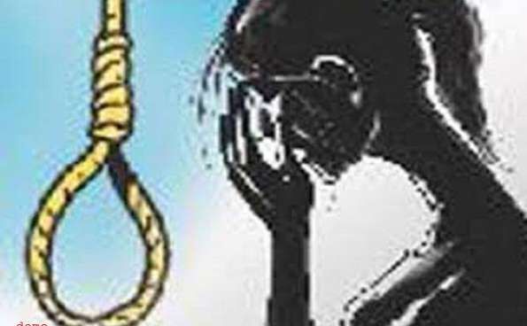 कोतवाली में आत्महत्या करने वाली युवती के बैग से मिला कुछ ऐसा कि हैरत में पड़ी पुलिस कोतवाली में आत्महत्या करने वाली युवती के बैग से मिला कुछ ऐसा कि हैरत में पड़ी पुलिस