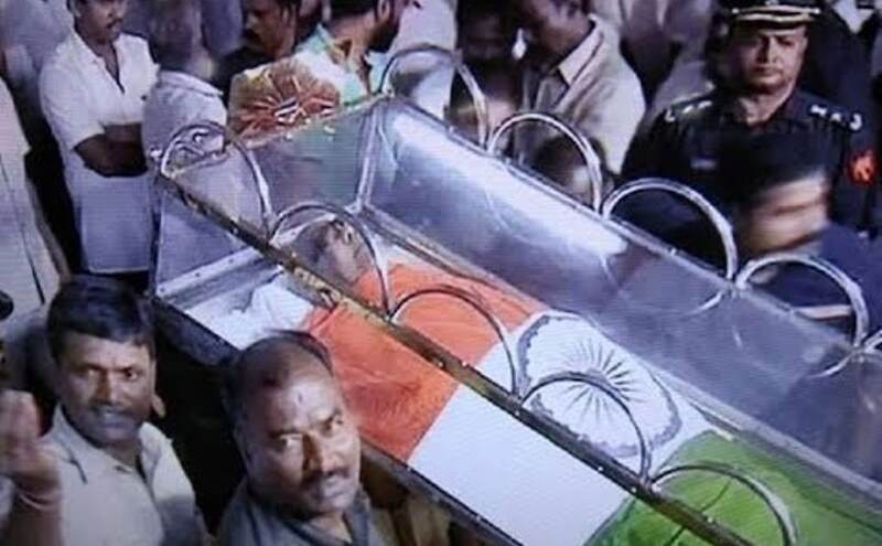 अंतिम यात्रा पर अटल: भाजपा दफ्तर में पार्थिव शरीर, पीएम सहित कई नेताओं ने दी श्रद्धांजलि... अंतिम यात्रा पर अटल: भाजपा दफ्तर में पार्थिव शरीर, पीएम सहित कई नेताओं ने दी श्रद्धांजलि...