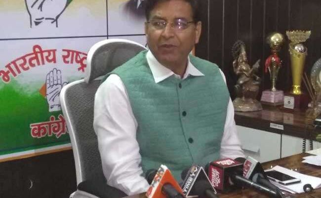 सरकार के इशारे पर की गई है कार्रवाई: प्रीतम सिंह सरकार के इशारे पर की गई है कार्रवाई: प्रीतम सिंह