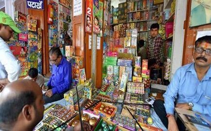 पटाखों पर SC का फैसला, कहा- दिवाली में सिर्फ दो घंटे फोड़ पाएंगे पटाखे, ऑनलाइन बिक्री पर रोक पटाखों पर SC का फैसला, कहा- दिवाली में सिर्फ दो घंटे फोड़ पाएंगे पटाखे, ऑनलाइन बिक्री पर रोक