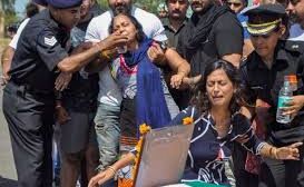 मेजर केतन शर्मा के परिवार को 25 लाख रुपये की आर्थिक सहायता: योगी मेजर केतन शर्मा के परिवार को 25 लाख रुपये की आर्थिक सहायता: योगी