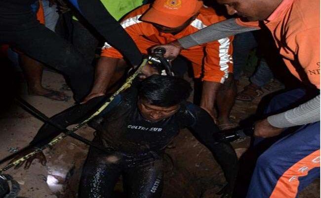 पटना के नाले में गिरे बालक की खोज जारी, पिता के सवाल का किसी के पास नहीं जवाब पटना के नाले में गिरे बालक की खोज जारी, पिता के सवाल का किसी के पास नहीं जवाब
